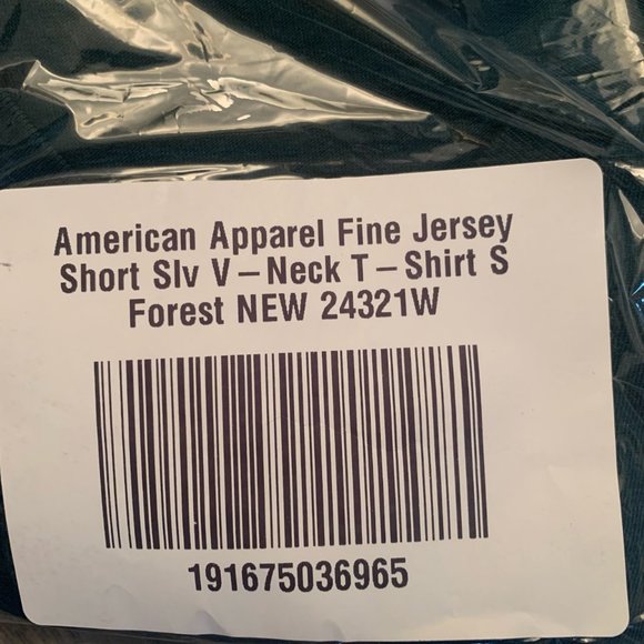 NWT AMERICAN APPAREL FINE JERSEY SHORT SLEEVE V-NECK T-SHIRT FOREST GREEN SMALL - Picture 4 of 5